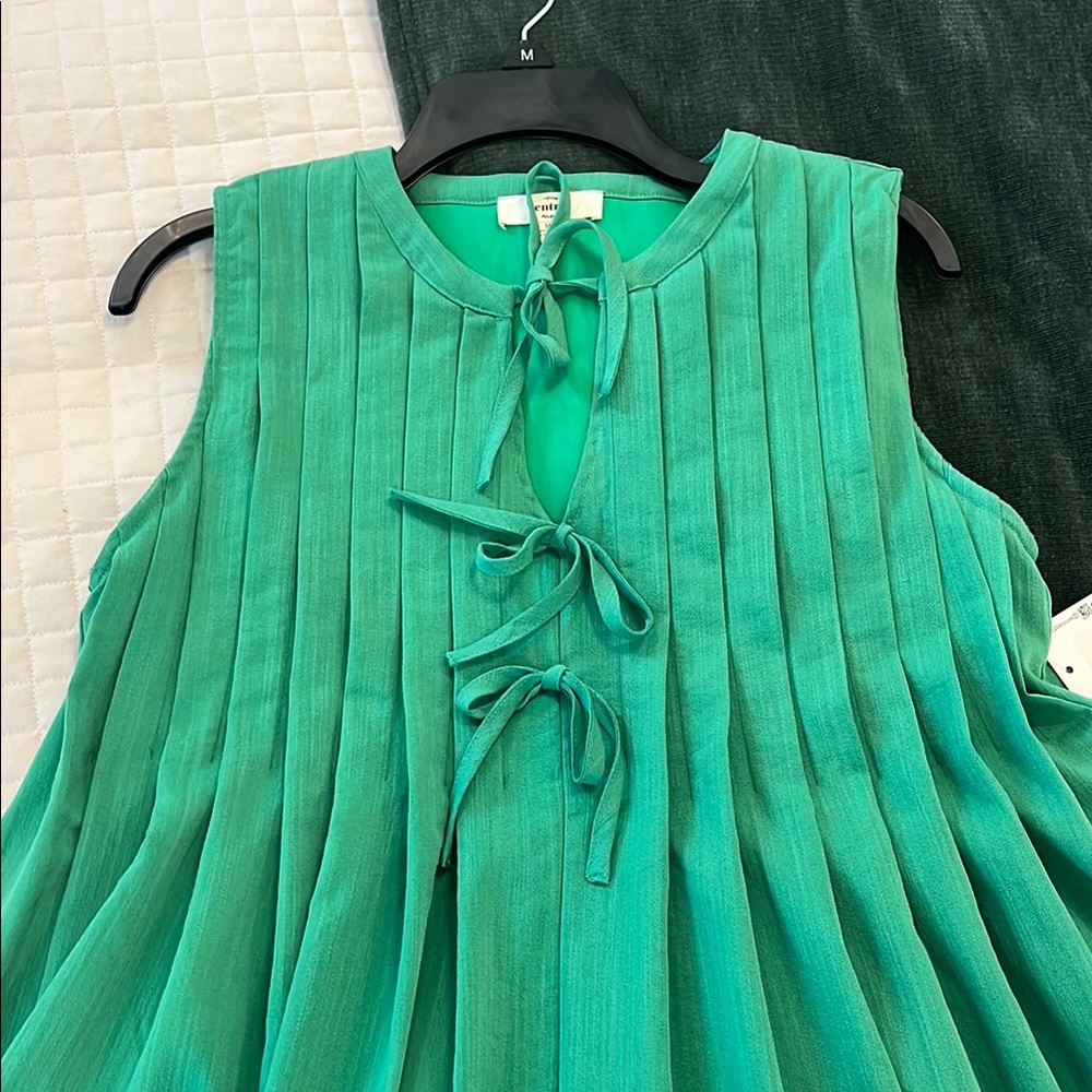 Green Sleeveless Dress